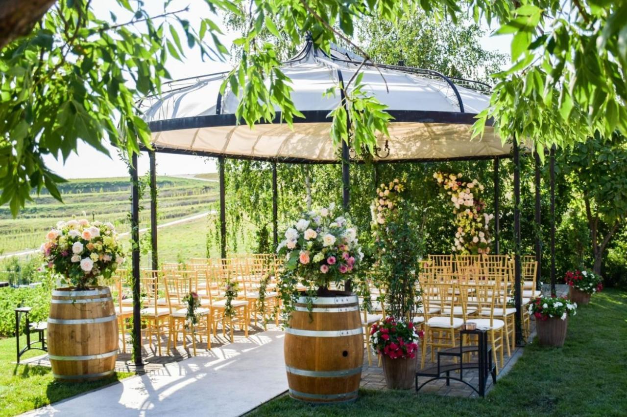 Casa Timis - Wellness & Spa Resort Chitorani Экстерьер фото Wedding at the winery