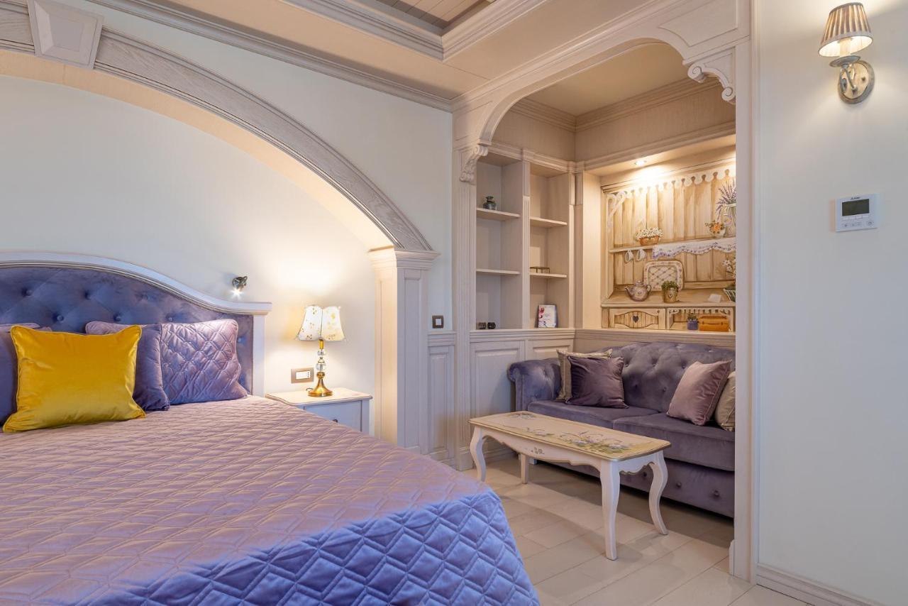 Casa Timis - Wellness & Spa Resort Chitorani Экстерьер фото A bedroom with a wet bar