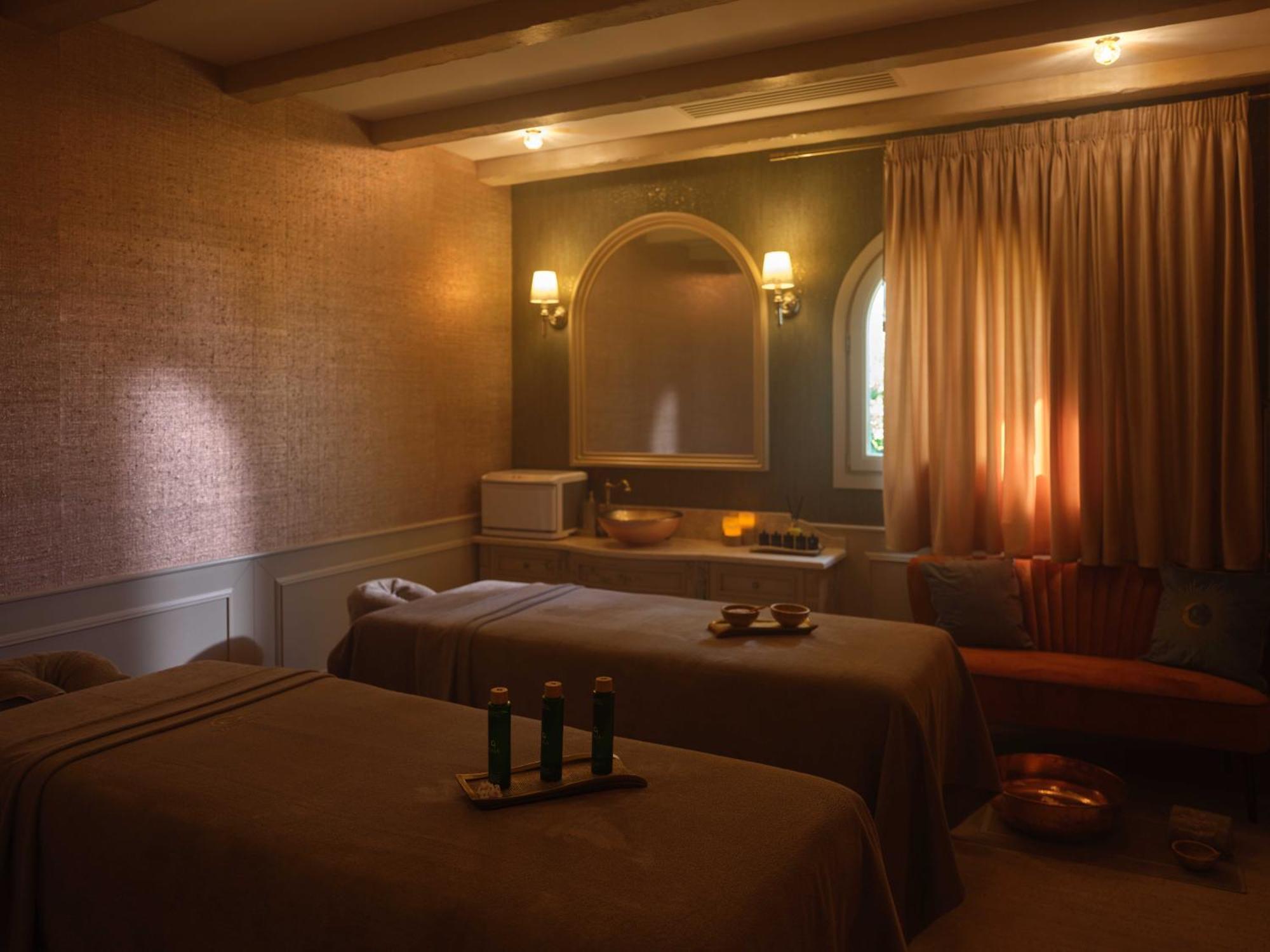 Casa Timis - Wellness & Spa Resort Chitorani Экстерьер фото A treatment room at the spa