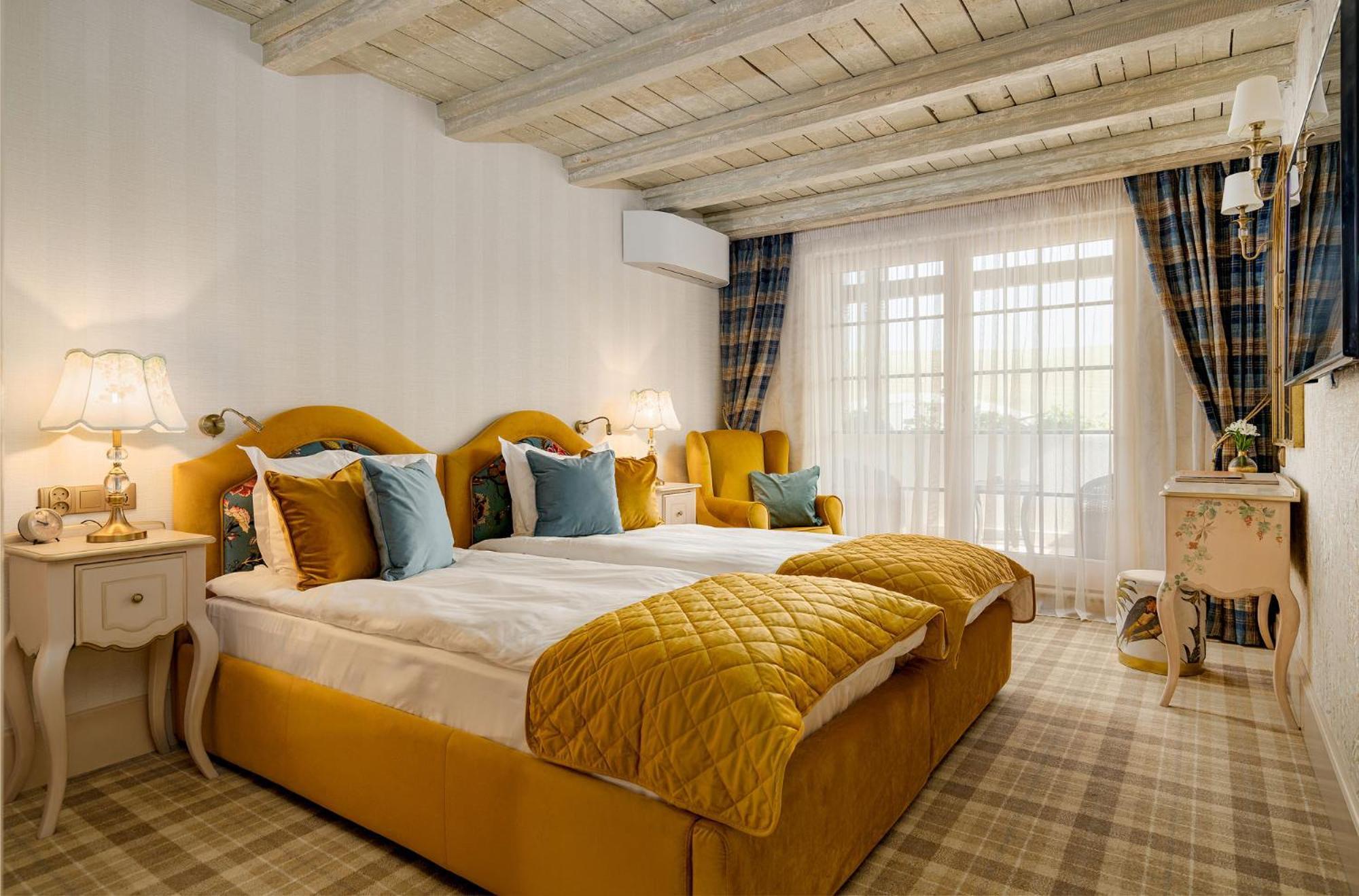 Casa Timis - Wellness & Spa Resort Chitorani Экстерьер фото A room at the Hotel Axelmannstein